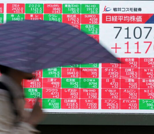 Asian stocks steady, oil lower as US and Iran sign peace deal