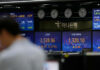 Asian stocks track Wall Street tech bounce, oil eases on Middle East hope