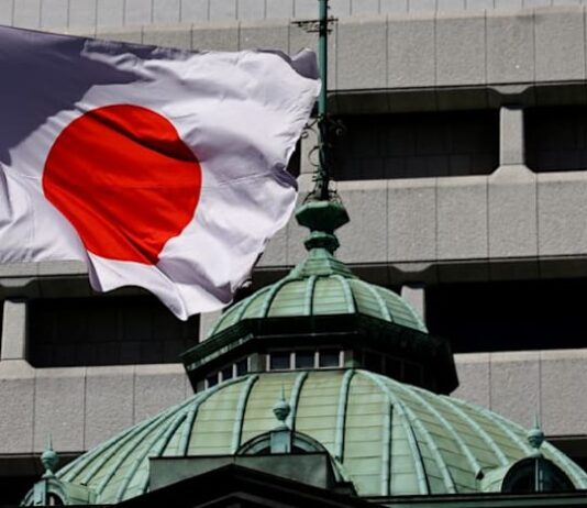 BOJ should signal clear rate path after June hike, SMFG markets chief says