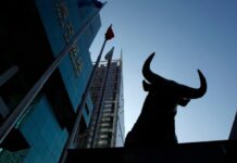 Chinese tech manufacturers rush to list in Hong Kong, seeking nearly $6 billion