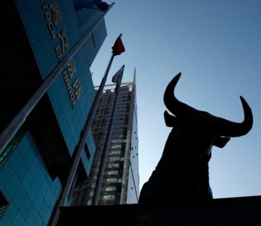 Chinese tech manufacturers rush to list in Hong Kong, seeking nearly $6 billion