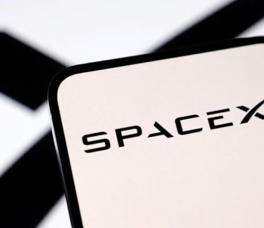 Exclusive-SpaceX plans to price record-setting IPO at $135 per share, source says