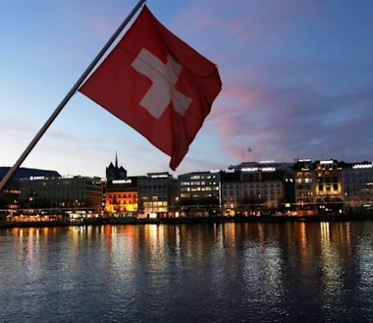 Fewer job offers for junior roles due to AI, Swiss study shows