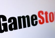 GameStop CEO foregoes performance award