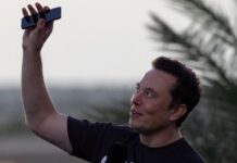 How Musk’s tactics left investors clamoring for SpaceX stock and ignoring risks