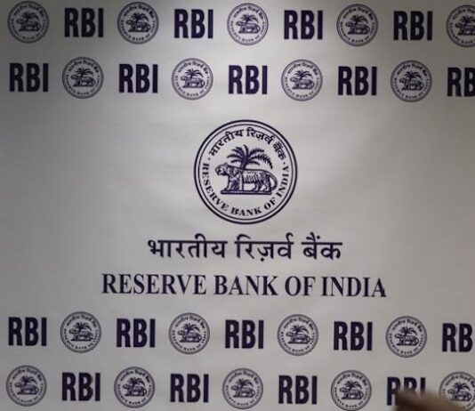 Indian central bank keeps key policy rate on hold, despite falling currency