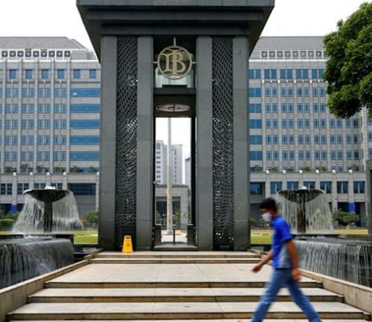 Indonesia raises rates in surprise move to support sinking rupiah