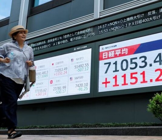 Japan, South Korea stocks hit records as oil prices fall