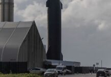 Morningstar values SpaceX at $780 billion, half its IPO target