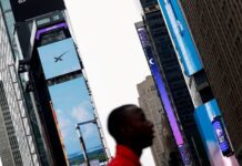 Retail investors build big dreams on small slices of SpaceX