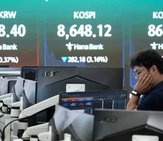 South Korea’s KOSPI plunges more than 8% in new tech rout