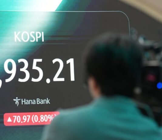 South Korea’s KOSPI surges 4.1% as chip stocks recover