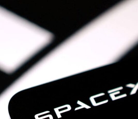 SpaceX, Charter discussed mobile phone partnership in US, Bloomberg News reports
