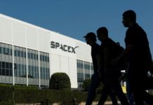 SpaceX launches notes offering, discloses $100.8 billion cash balance