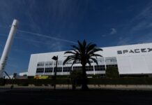 SpaceX negotiating underwriting fees under 0.75% for IPO, Bloomberg News reports