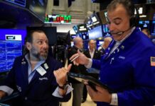 Trading Day: Tech outlook is cloudy