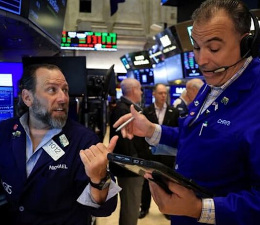 Trading Day: Tech outlook is cloudy