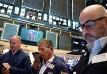 Trading Day: War clouds and tech wobbles