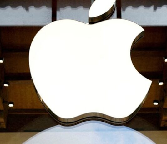 Apple set to lose nearly $500 billion in value after weak forecast