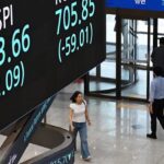 Asian stocks stutters after rout, Fed leaves markets guessing on rates