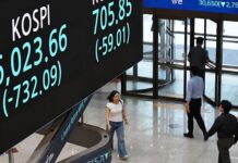 Asian stocks stutters after rout, Fed leaves markets guessing on rates