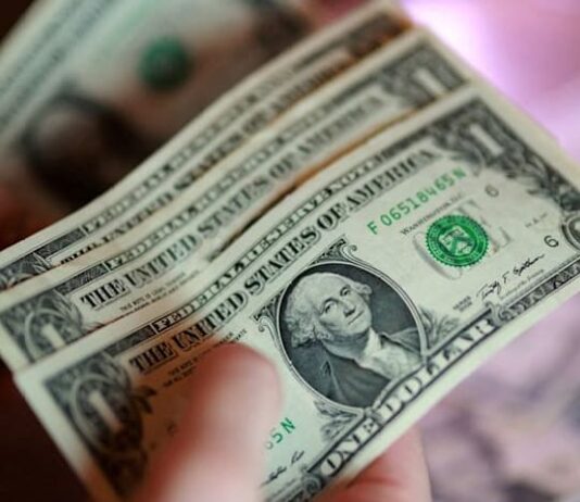 Dollar heads for weekly drop as jobs data dims Fed hike bets