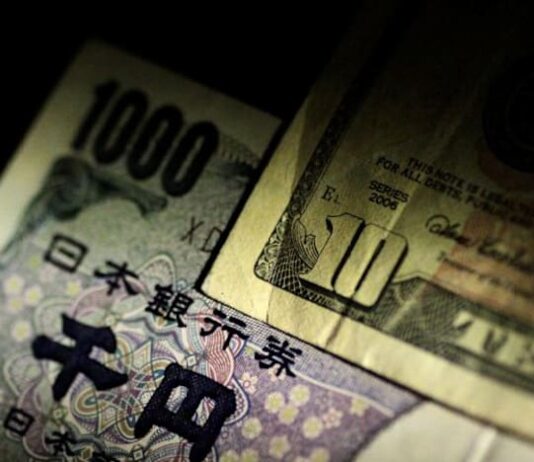 Dollar steady as focus turns to US payrolls, yen intervention jitters persist