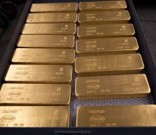 Gold edges lower ahead of Fed decision on interest rates