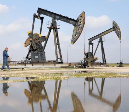 Oil falls more than $1 on greater flows despite US-Iran war