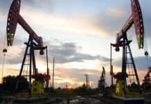 Oil heads for weekly gain as Middle East supply risks persist