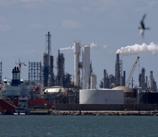 Oil prices settle at pre-Iran war levels as crude output grows