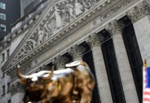 Oil prices slump as US and Iran pause strikes