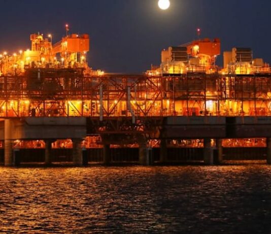Oil rises on intensifying US-Iran hostilities and threat of Red Sea closure