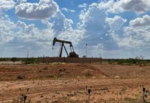 Oil up slightly ahead of long US weekend as peace efforts hold