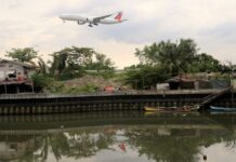 Philippine Airlines signs for 15 Boeing 787s, with rights for five more