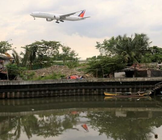 Philippine Airlines signs for 15 Boeing 787s, with rights for five more