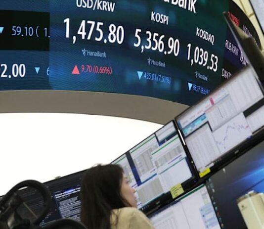 Seoul, Tokyo lead Asian plunge as tech stocks suffer fresh rout