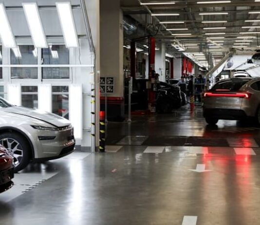 Shanghai holds compliance guidance meeting with automakers including Tesla, BYD