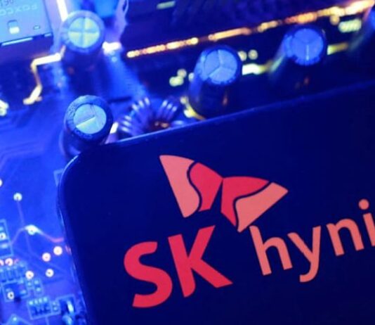 SK Hynix sinks after Nasdaq debut amid profit-taking, easing earnings optimism