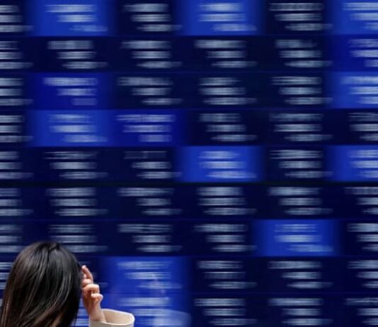 Stocks ease despite upbeat Samsung forecast, yen languishes