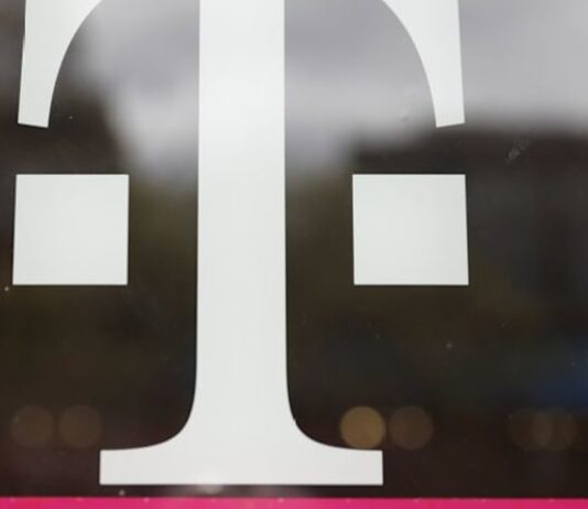 T-Mobile down for thousands of users in US, Downdetector shows