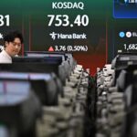Tech lifts Asia stocks, Brent crude back above US$92