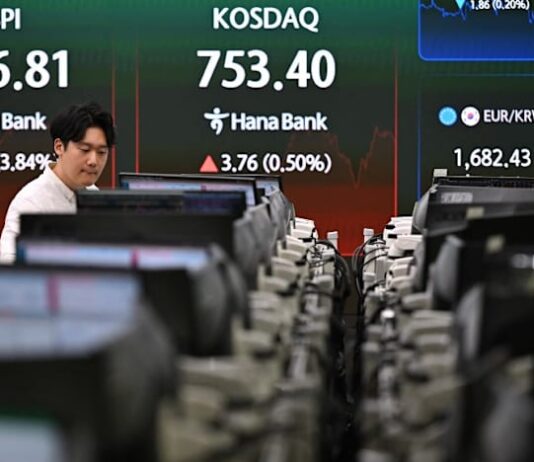 Tech lifts Asia stocks, Brent crude back above US$92