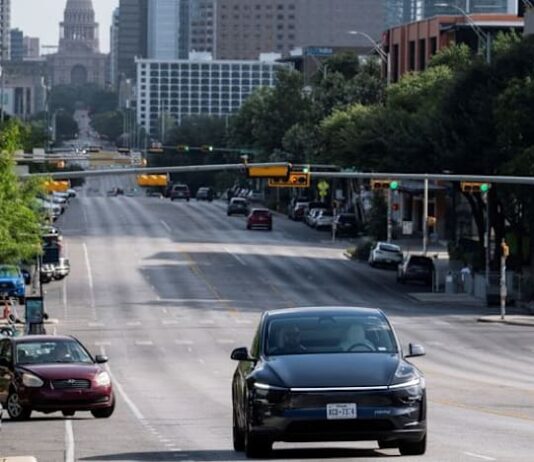 Tesla expands robotaxi service to Orlando, Tampa ahead of earnings