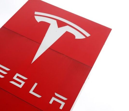 Tesla wins bid to revive UK lawsuit for 5G patents licence