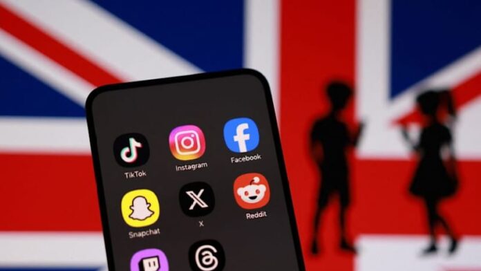 UK plans default midnight social media curfew for teens aged 16-17