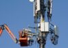 Verizon lifts annual forecasts, signs $1 billion fiber deal with Google