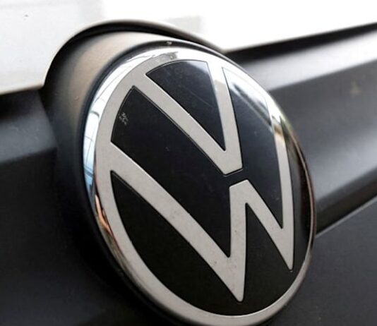 Volkswagen in talks with Chinese partner on Spanish battery plant, trade outlet reports