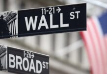 Wall Street closes down sharply after Fed holds rates unchanged