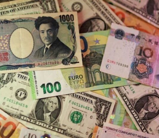 Yen wallows at 40-year low as dollar rally gets yield boost